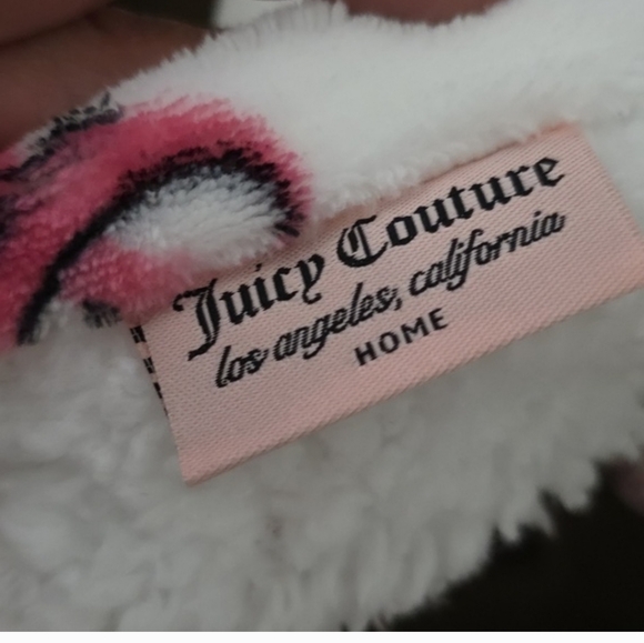 Juicy Couture Pink and White Plush Throw Blanket - Picture 4 of 5